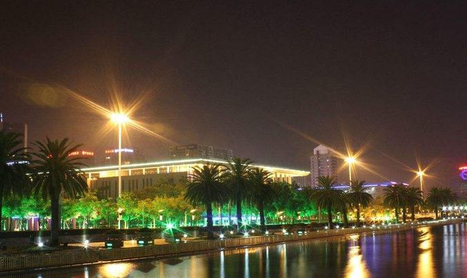 麻豆电影在线观看照明广场麻豆电影网站照明效果