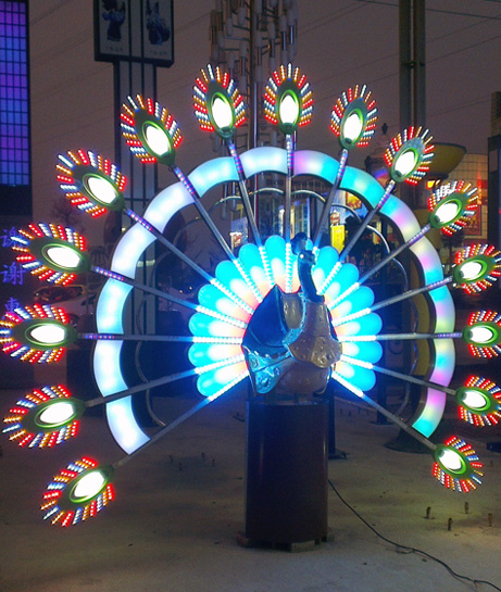 孔雀开屏久久久永久久久人妻精品麻豆亮灯实景图片