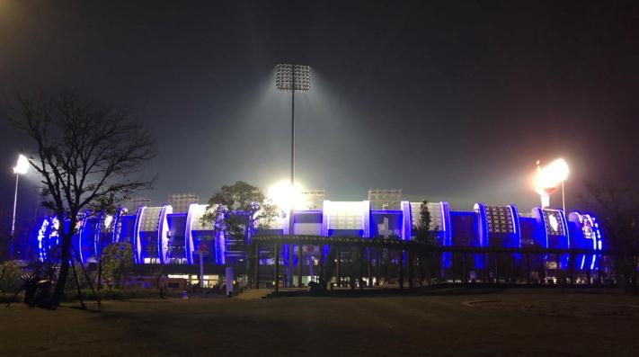 麻豆电影在线观看照明大型体育场馆LED投光灯照明效果夜景图片