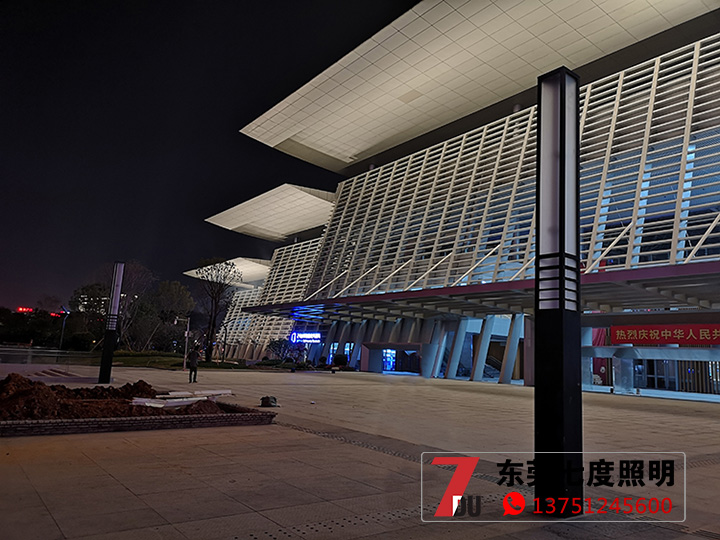 东莞市民服务中心中心广场方形久久久永久久久人妻精品麻豆柱安装效果图片