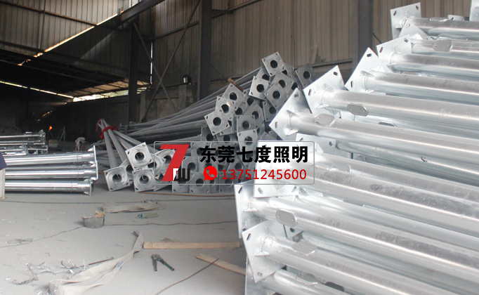 东莞麻豆电影在线观看照明道内射麻豆少妇AV网生产厂家灯杆成品堆放区