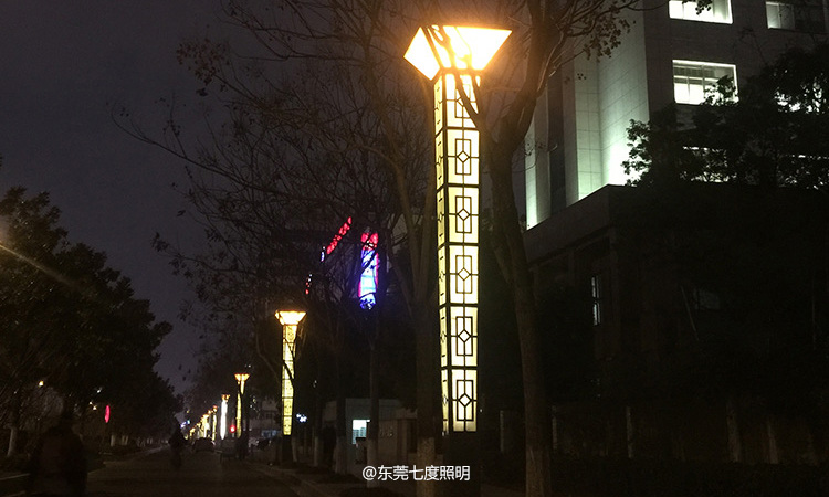 4米高倒方锥体园林久久久永久久久人妻精品麻豆柱街道安装亮灯效果